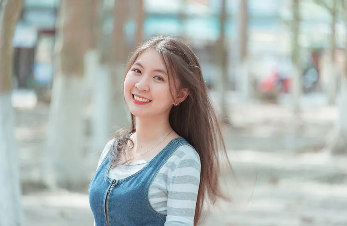 Cắt mí xong có cần kiêng cười, nói nhiều, biểu cảm mạnh không?