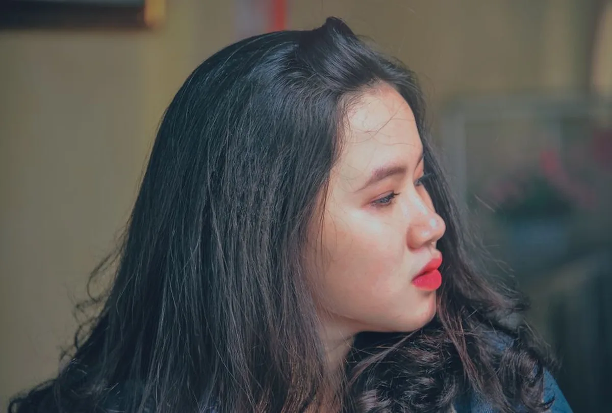 Sau nâng mũi đầu mũi bị cứng, khó cử động có bình thường không?