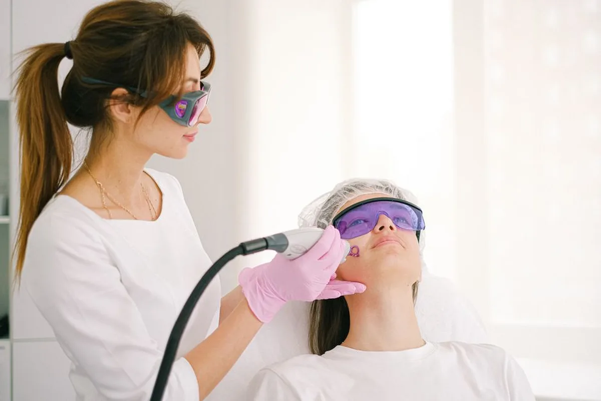 Laser CO2 Fractional trị sẹo rỗ: cơ chế hoạt động và ai phù hợp?