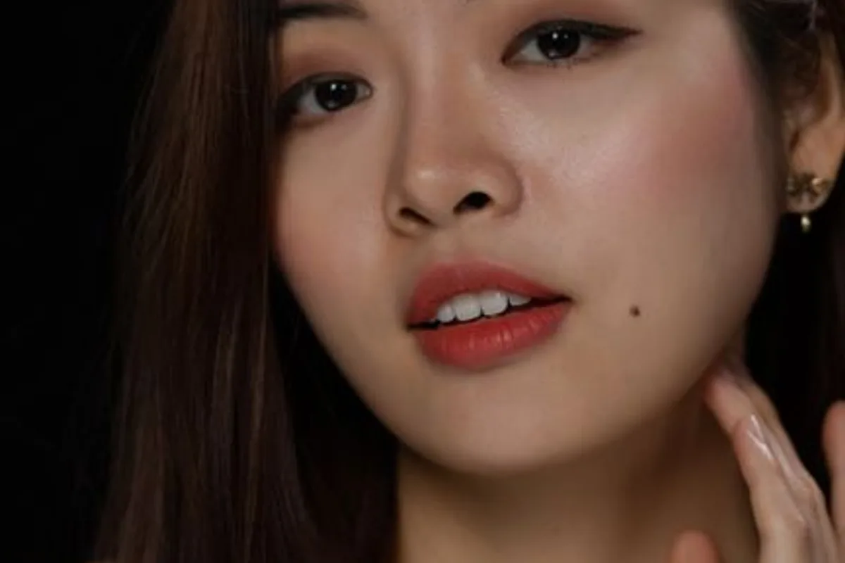 Illustrative image — Portrait of a mature Asian woman with natural skin and well-defined facial features