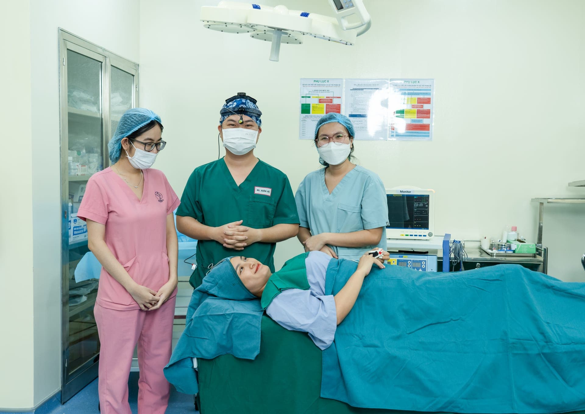 Ekip phẫu thuật BonBoz Clinic