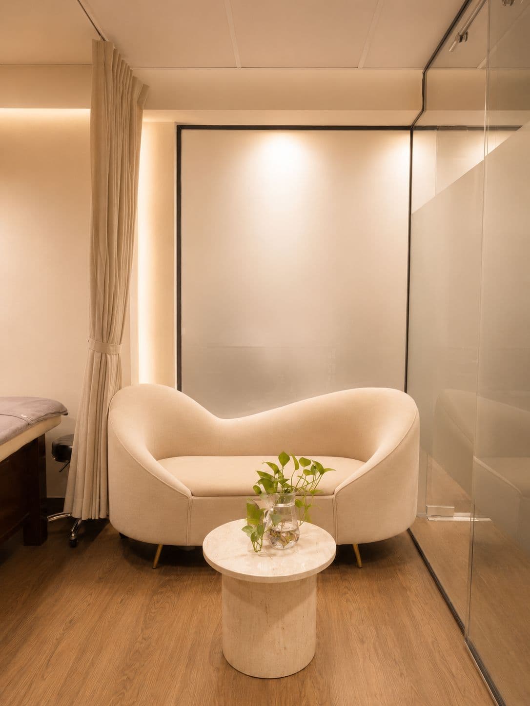 Illustrative photo — Reception area at BonBoz Clinic, 66–68 Vo Van Tan, HCMC