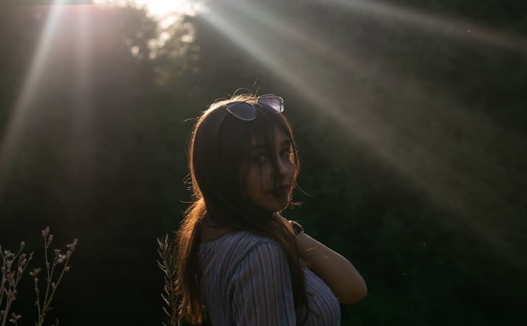 插图 — woman in blue and white striped shirt