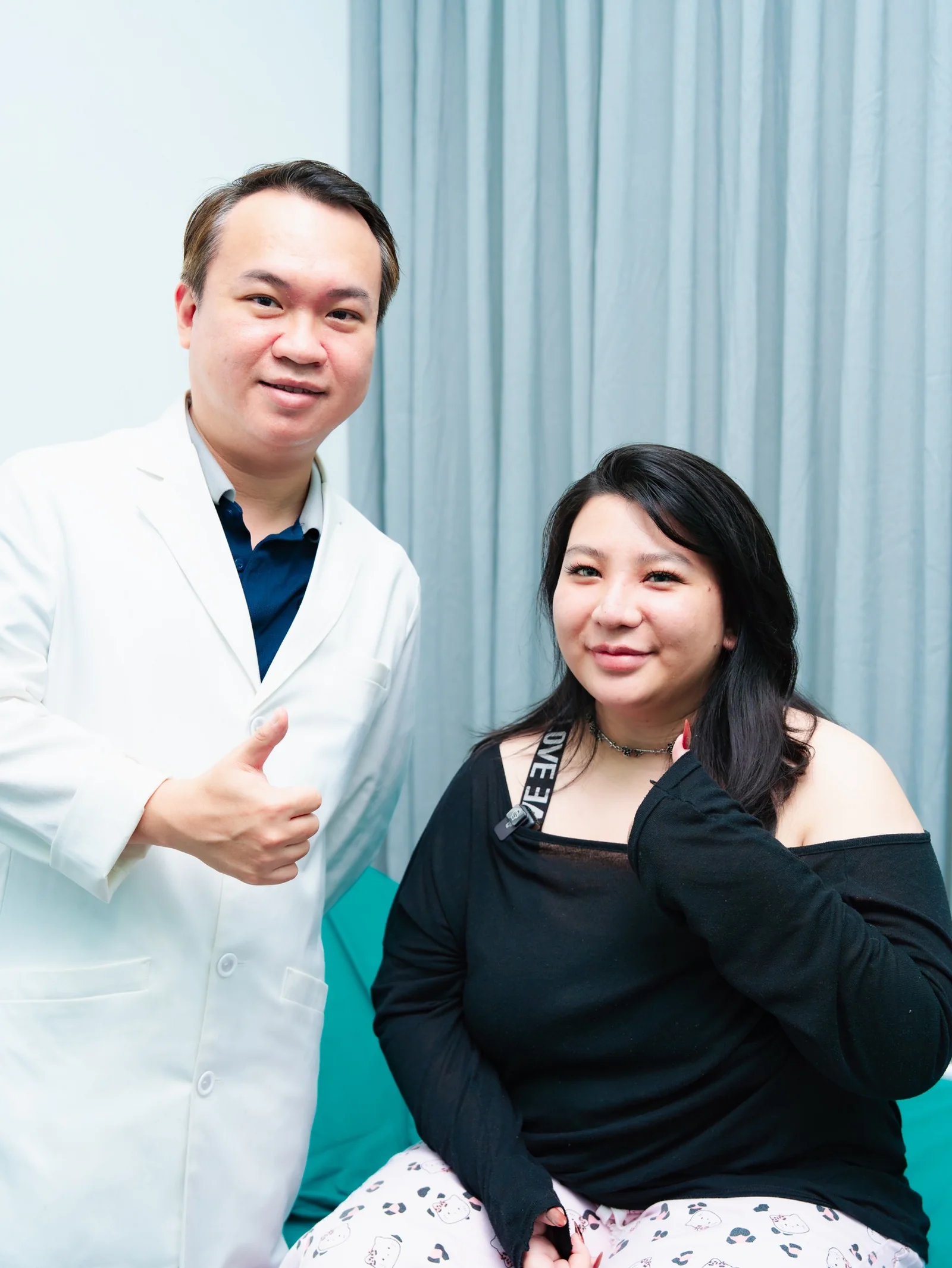 Dr. Nguyen Xuan Vu with a patient at the clinic