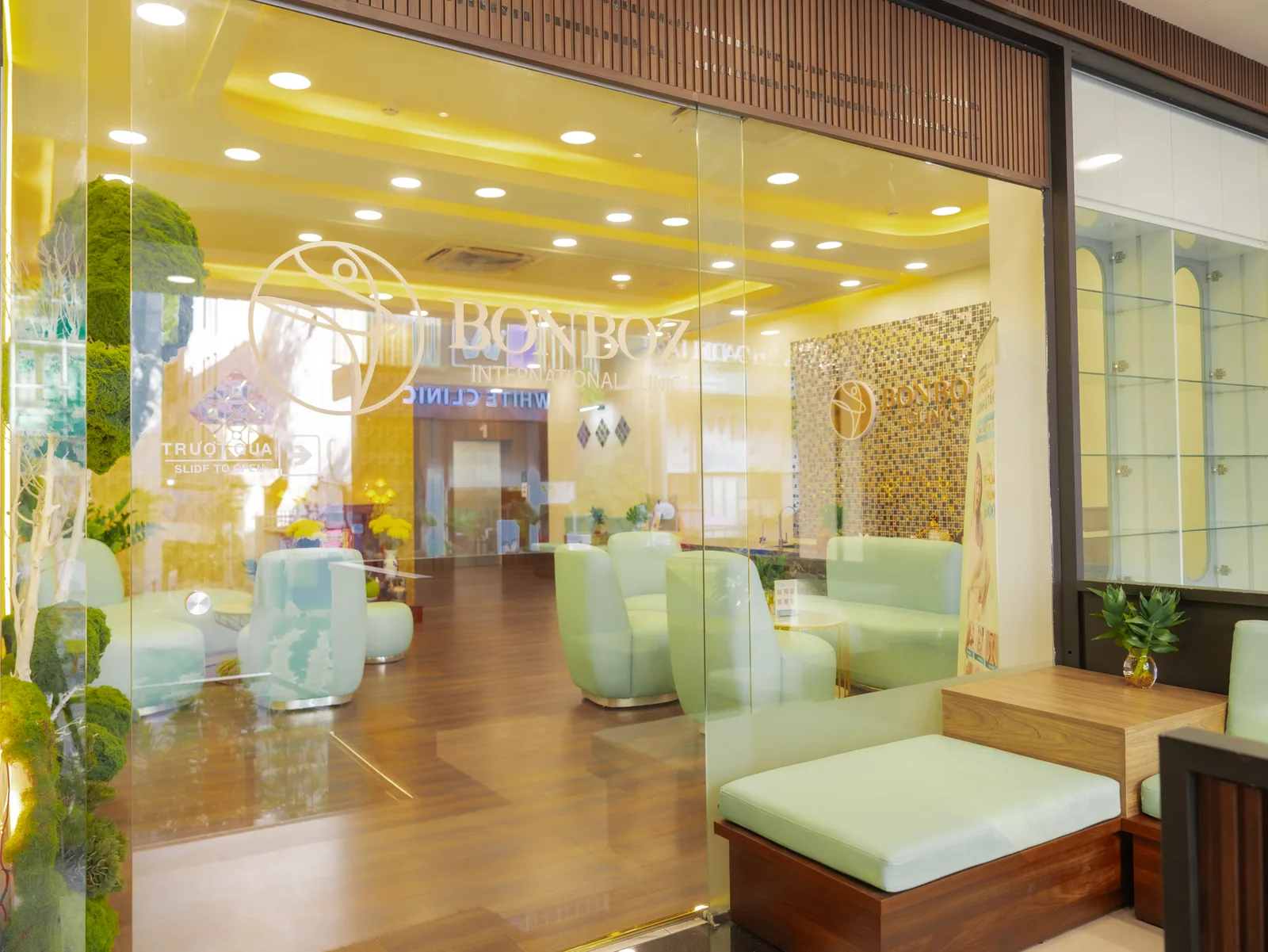 The clinic waiting lounge