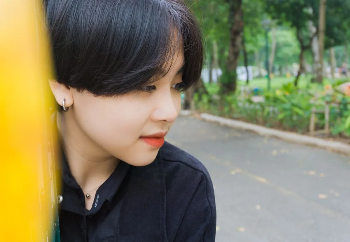 Ảnh minh hoạ — góc nghiêng gương mặt và sống mũi của phụ nữ châu Á