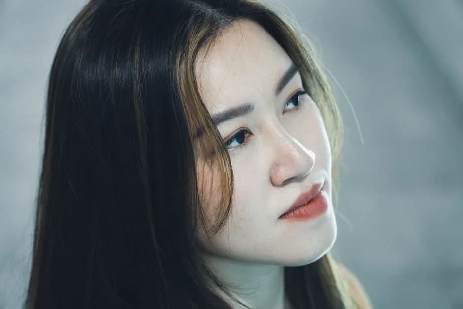 插图 — 比例协调、线条自然的精致面容