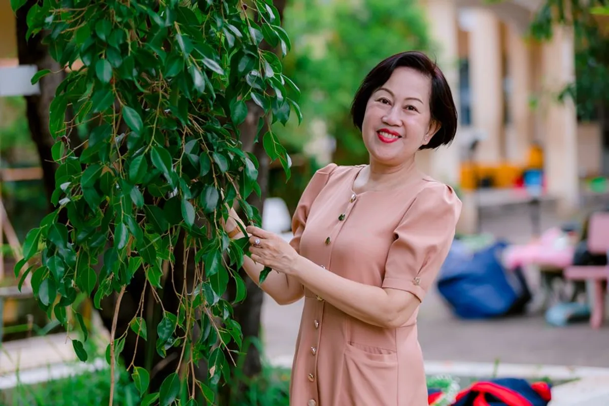Ảnh minh hoạ — Phụ nữ trung niên thanh lịch với gương mặt tươi tắn